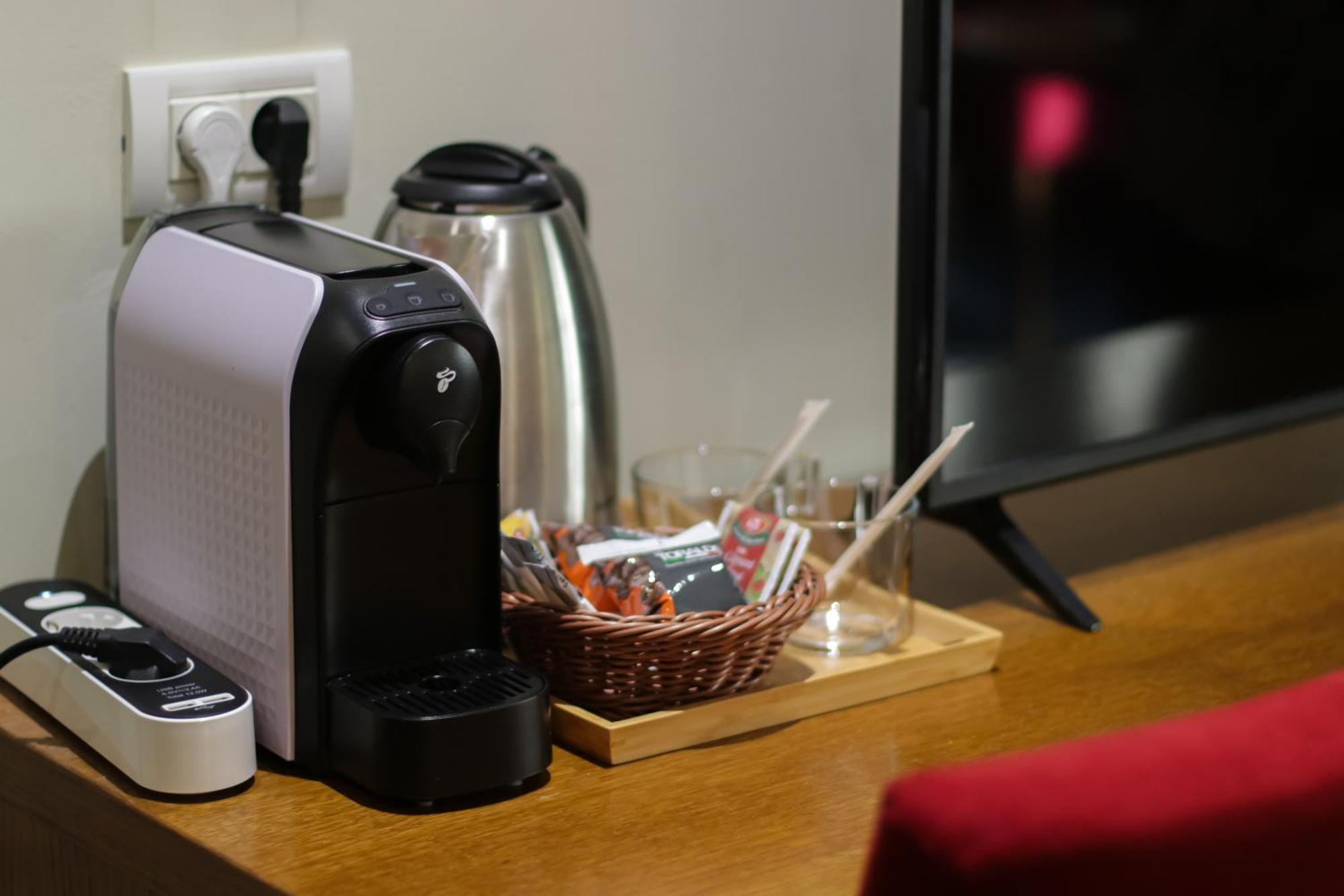 Opus Villa Sinaia Eksteriør bilde A Nespresso coffee machine in a hotel room