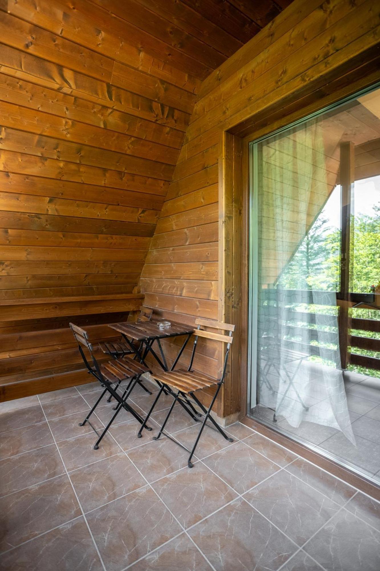 Opus Villa Sinaia Eksteriør bilde A balcony