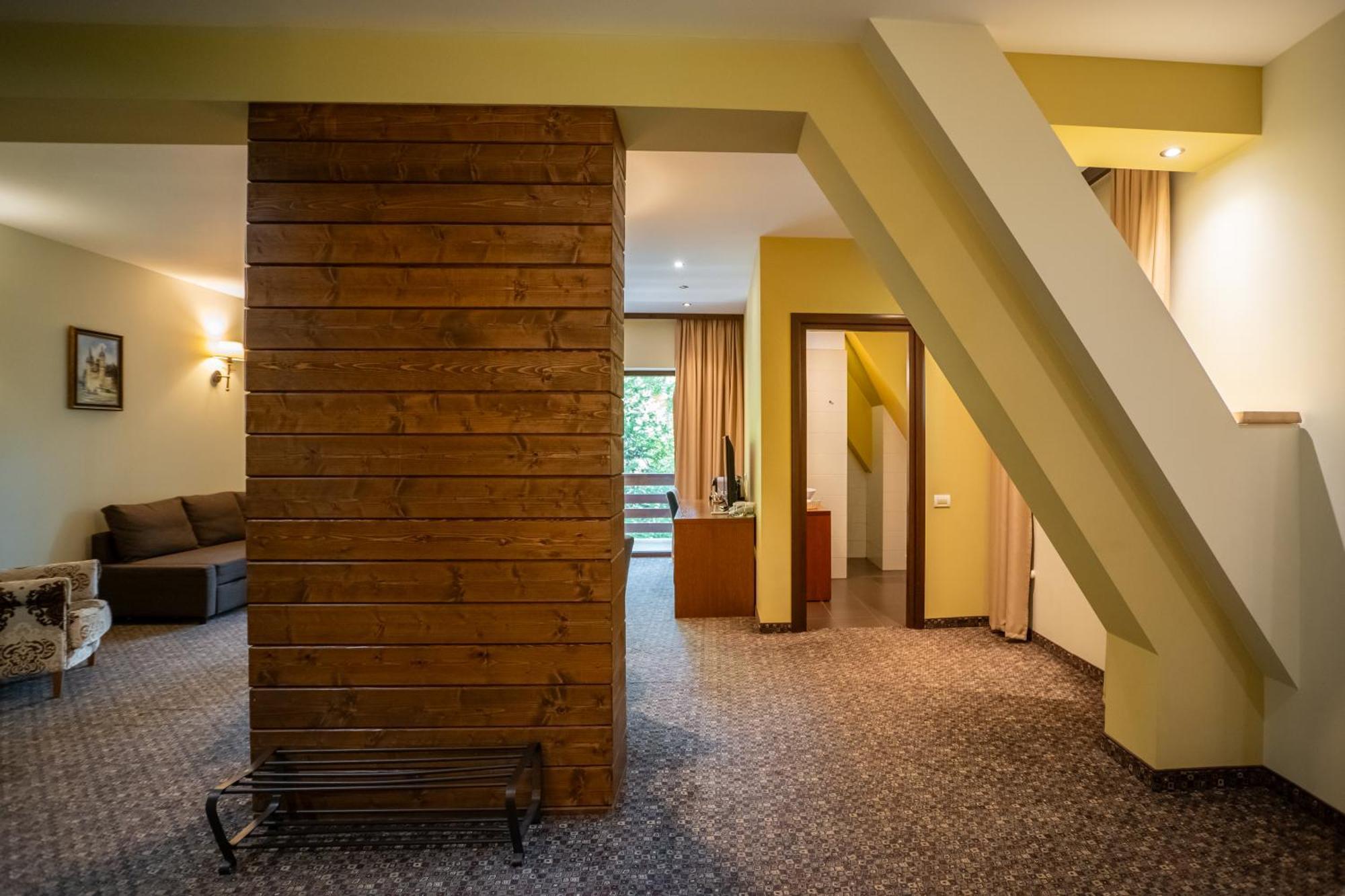 Opus Villa Sinaia Eksteriør bilde Interior of a suite