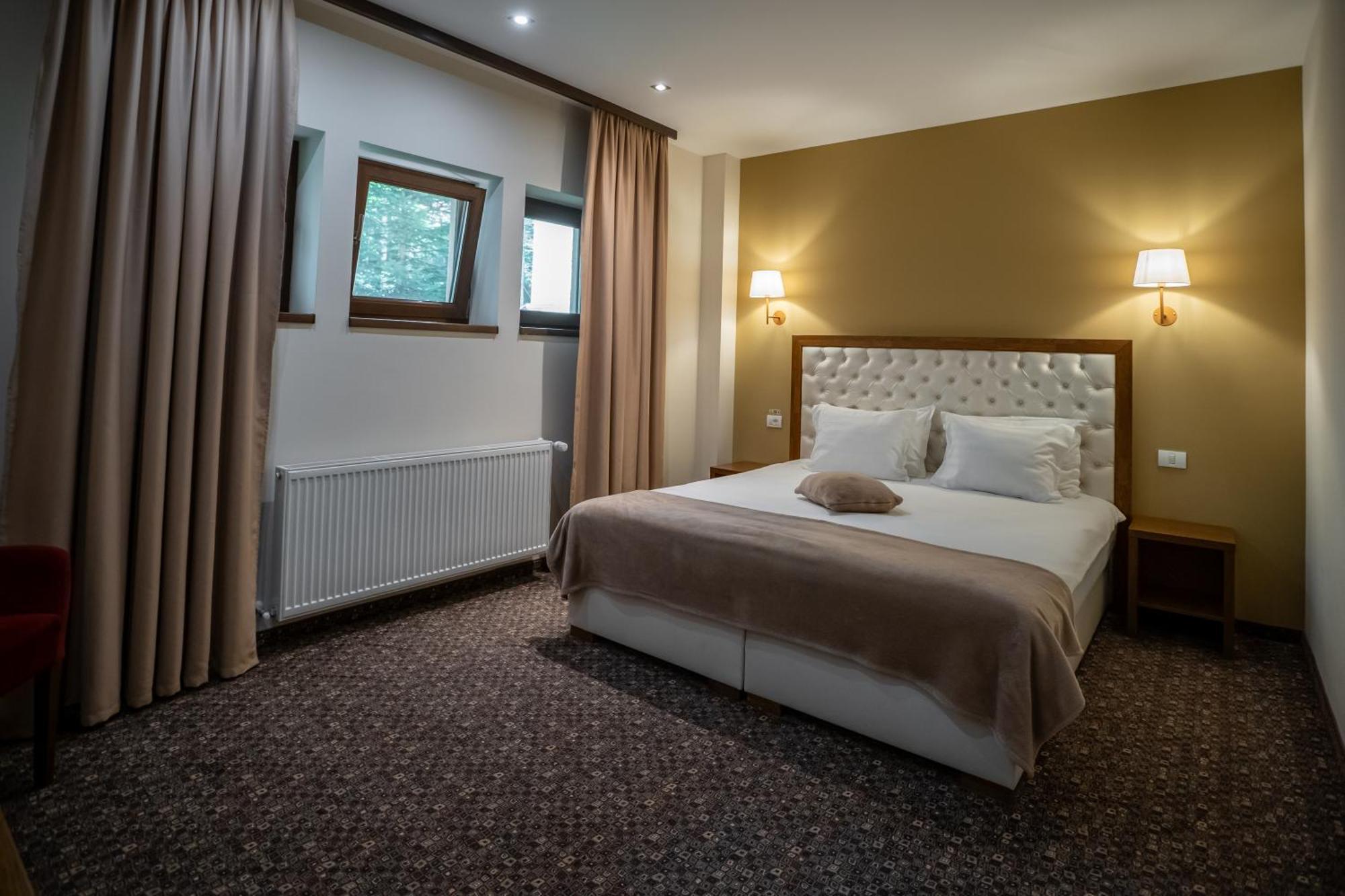 Opus Villa Sinaia Eksteriør bilde A bedroom in a hotel